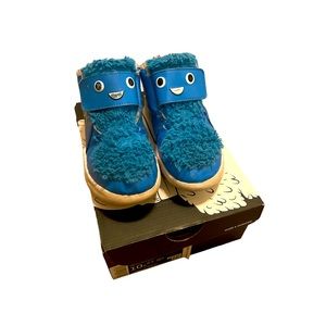 Cute Nike monster high top sneakers sz 10